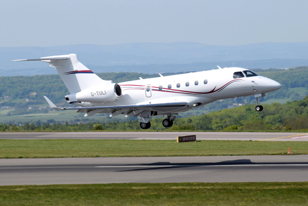 Embraer Legacy 500 business jet landing