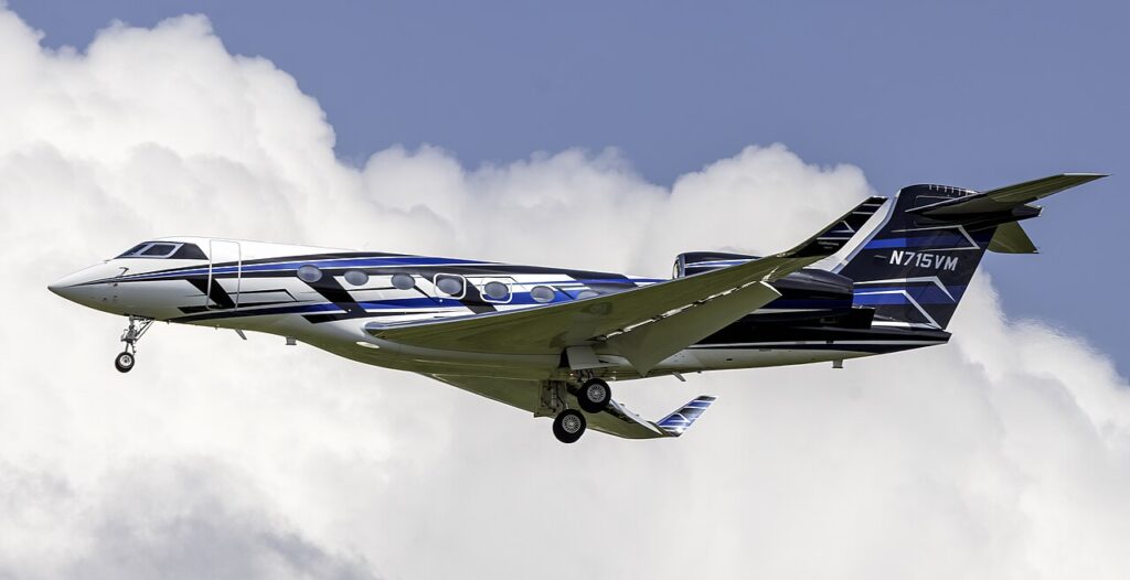 Gulfstream G600 aircraft on final approach