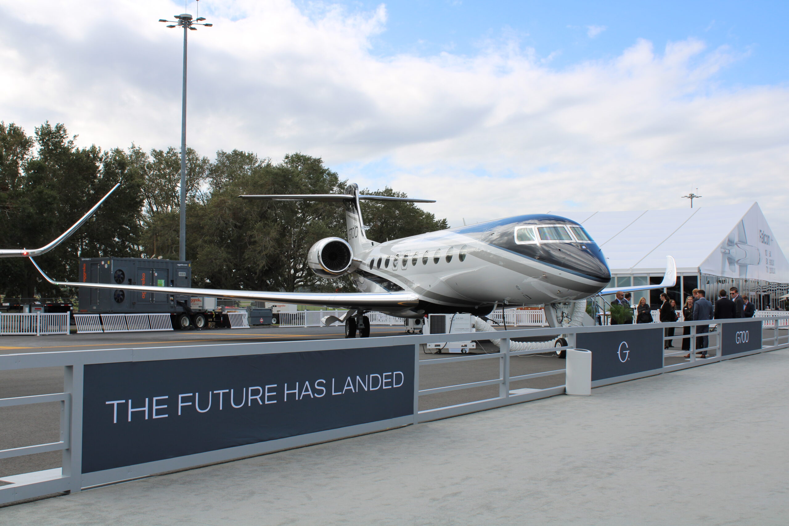 Jet d'affaires Gulfstream G700 en exposition