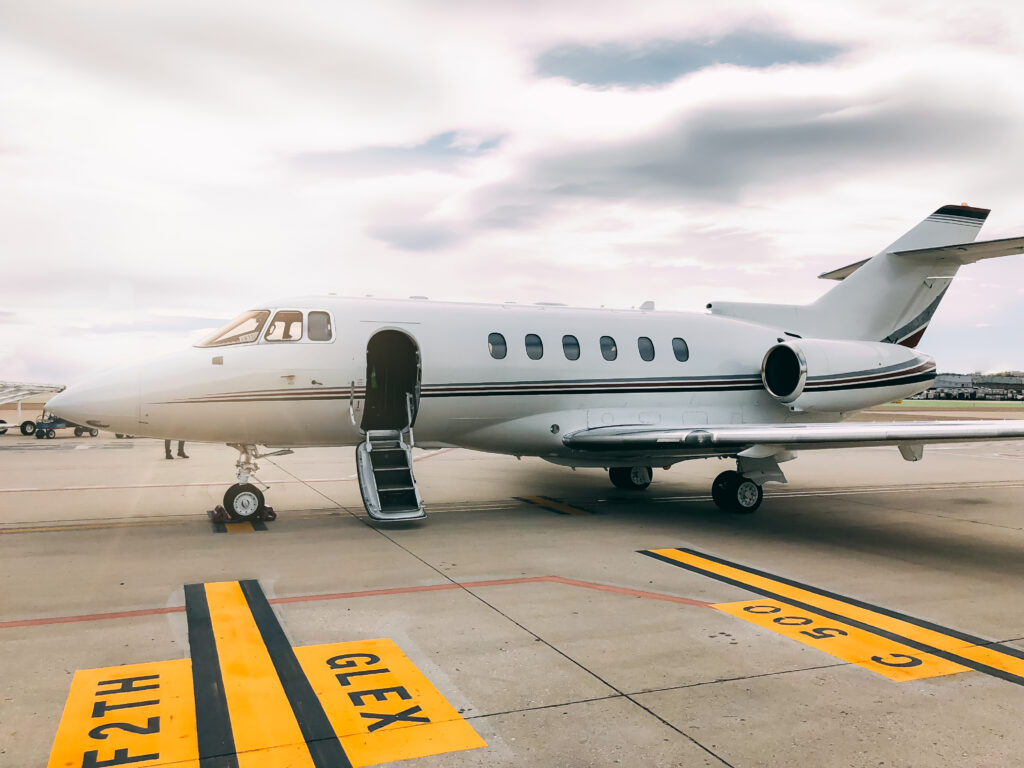 Private luxury jet at the airport terminal - Aircraft Charter - Aircraft Charter